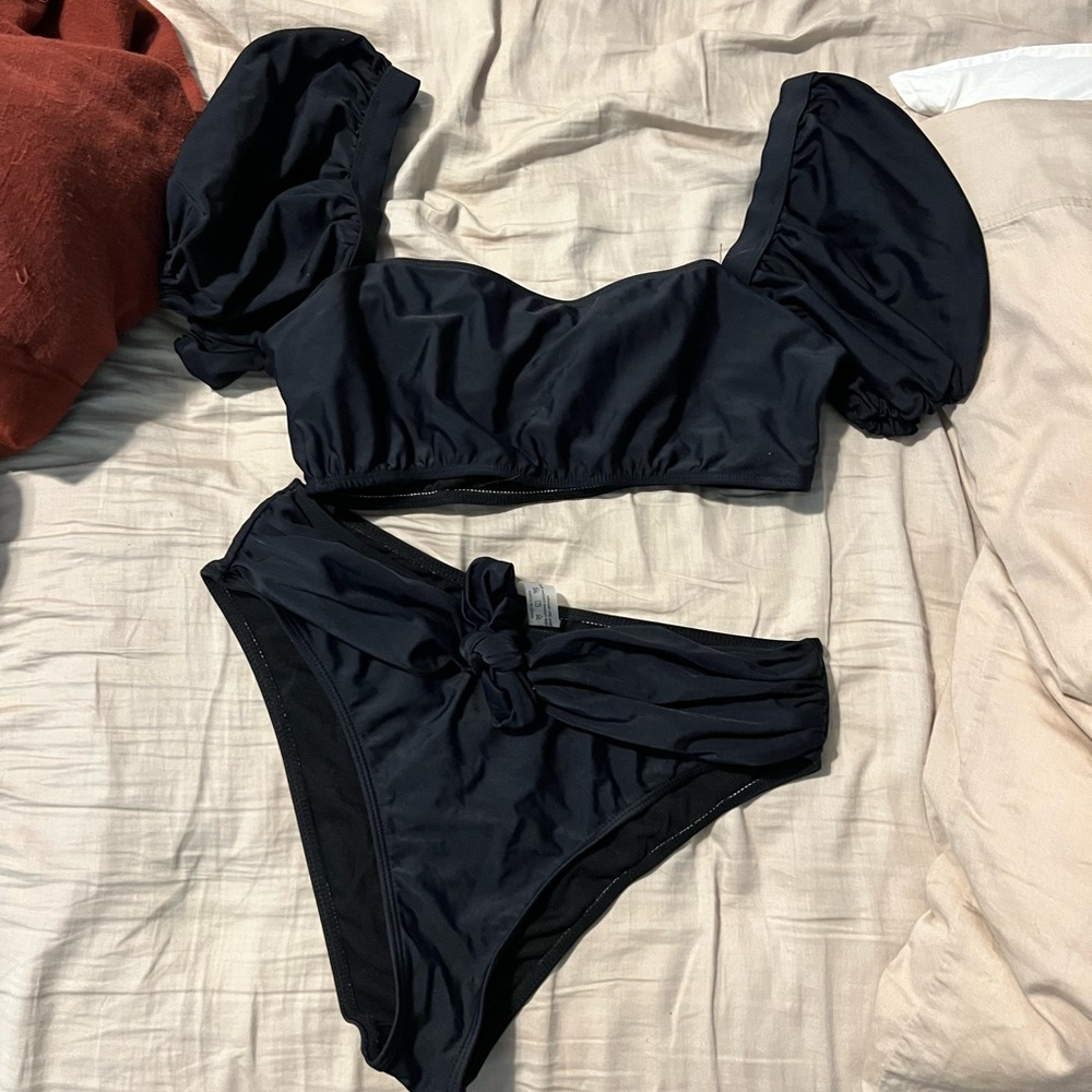 BLACK TWO PIECE SWIM SET